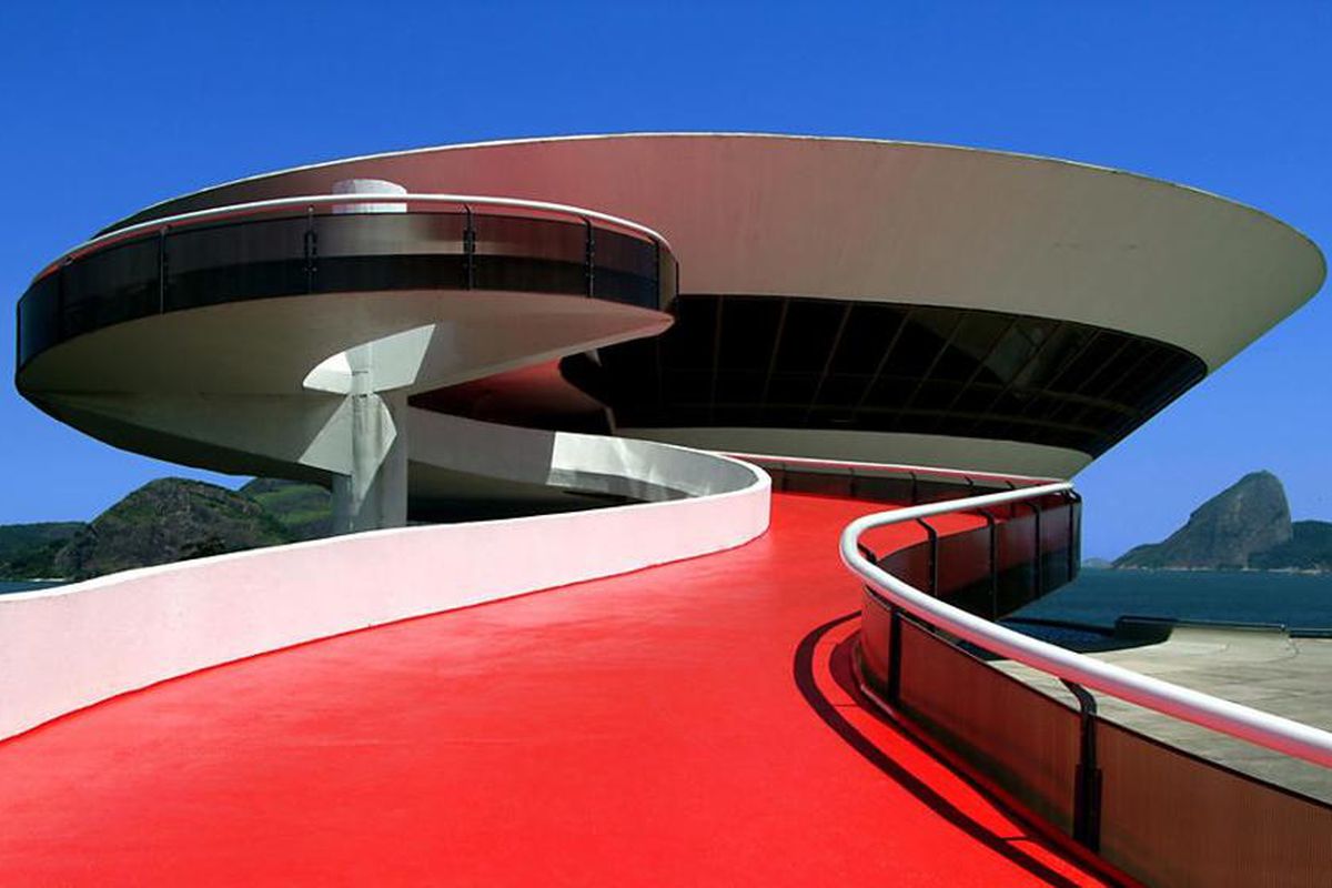 Couverture du film Oscar Niemeyer, un architecte engagé dans le siècle