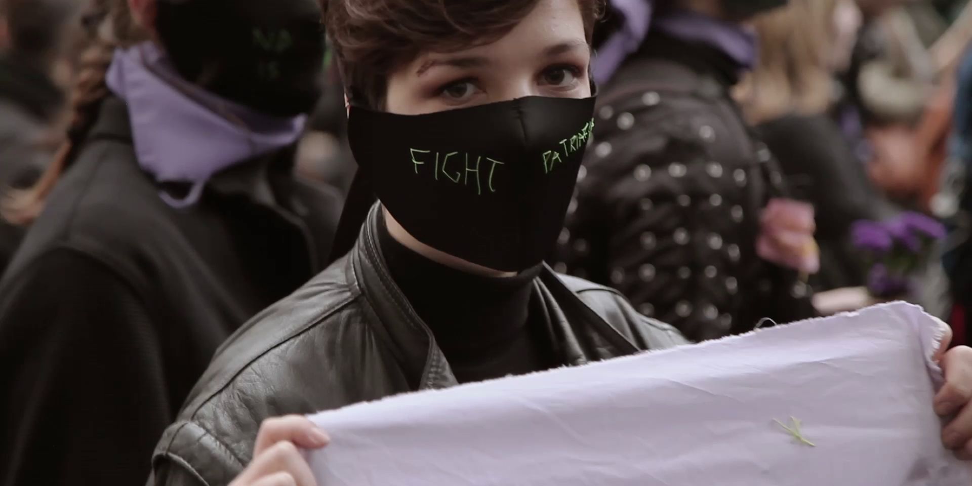 Couverture du film We Are Coming, chronique d'une révolution féministe